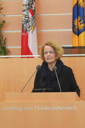 Die NÖ Landesrätin für Bildung, Soziales und Wohnbau, Mag. Christiane Teschl-Hofmeister, eröffnete die Fachtagung zum Thema Digitalisierung in der Pflege der NÖ ARGE für Pflege und Betreuung;